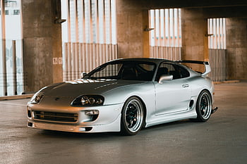Сребърна Toyota supra, спортна кола, Вътрешен гараж, драматично осветление, лъскава сребърна кола, паркирана кола, toyota supra, Паркиране на закрито, стилен автомобил, сребрист автомобил, паркинг на гараж