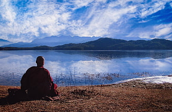 jezero, mnich, rozjímání, jezero rara, buddhismus, theravada buddhismus, Nepál, buddhista, uklidnit, Příroda, krajina