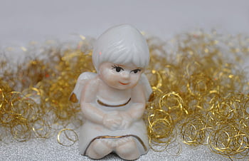 anděl, Porcelánový anděl, Vánoční anděl, Vánoce, Anděl strážný, rozjímavý, andělská postava, zlato, vánoční dekorace