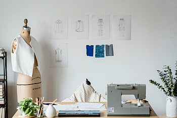 mode designer, arbetsyta, mannekäng, symaskin, plaggskisser, Tygprover, design Studio, kreativt utrymme, modedesign, syverktyg