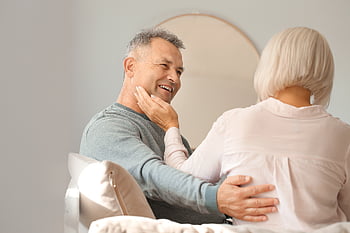 senior, paar, huis, man, vrouw, gepensioneerd, pensioen, geluk, glimlachen, binnen-, mannetje