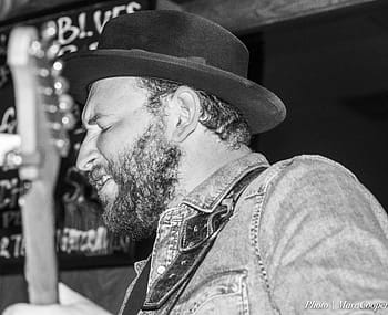 Josh Smith, blues, kytara, kytarista, zpěvák, Maui Sugar Mill, portrét, černobílý, Černý a bílý
