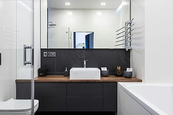 banyo, duş, küvet, modern lavabo, cam duş kabini, çağdaş banyo, şık tasarım, modern banyo, siyah fayans, ahşap tezgah, beyaz armatürler