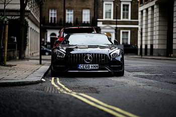 Black Mercedes Benz, via di Londra, macchina di lusso, design elegante, auto parcheggiata, contesto urbano, mercedes benz, macchina nera, via della città, veicolo di fascia alta, stile ed eleganza