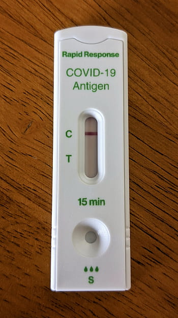 covid-19, Test antigenu, Autotest, negativní, Rychlá reakce, domácí test, 15 min, dřevěný stůl, Testovací sada, lékařský test, zdraví