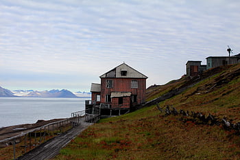 hus, åsside, hav, vann, natur, shore, kyst, kystlinje, snø, bygning, landsbygda