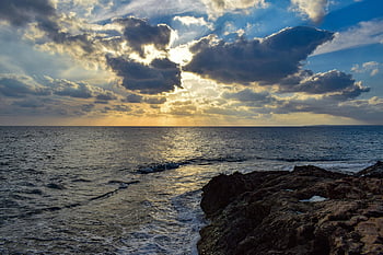 moře, pobřeží, skalnaté pobřeží, horizont, mraky, odpoledne, západ slunce, slunečního světla, sluneční paprsky, scenérie, přímořská krajina