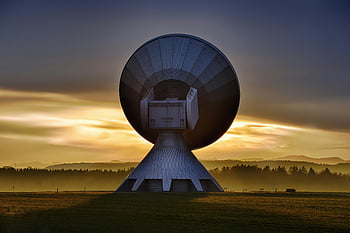 bílá satelitní parabolu, Velká satelitní miska, barevný západ slunce, Technologie vysílání, silueta, Venkovní technologie, Komunikační vybavení, západ slunce krajina, Satelitní komunikace, Technologická fotografie, vysílání misky