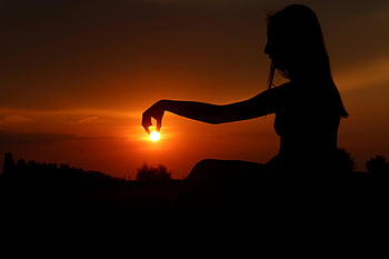 force perspective photography, woman picking sun, silhouette, sunset, dramatic scene, artistic, holding sun, creative, sunset photography, woman silhouette, sun at sunset