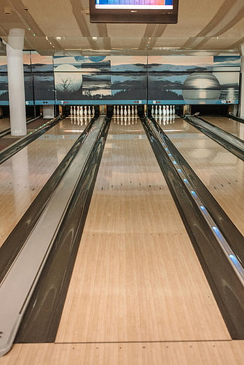 bowlingové kuželky, bowlingová dráha, Hra připravená, nastavení bowlingu, bowlingový pohled, kuželky uspořádány, bowlingové dráhy, Bowlingová hra, pohled na bowlingovou dráhu, sada bowlingových kuželek