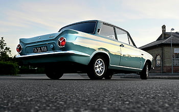 ビンテージの青い車、 フォード車、 駐車中、 都市通り、 日没、 ローアングルショット、 バンガローハウス、 ビンテージ車、 クラシックカー、 都会の風景、 ストリート写真