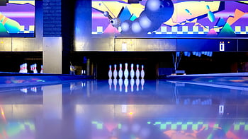 bowlingová dráha, bowlingové kuželky, neonová světla, barevné bowling, odrazy, Bowlingová hra, Bowling Club, Bowlingová zábava, Bowlingová noc, Bowlingová párty