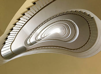 točité schodiště, Beige a Brown, Unikátní architektonický design, dynamický pohled, křivek, Vzhled interiéru, architektonická fotografie, moderní architektura, Design schodiště, kroky spirály