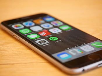 Űrszürke iPhone 5s, okostelefon, alkalmazásikonok, modern technológia, kapcsolat, közelkép, képernyő, technológia, eszköz, alkalmazások, telefon