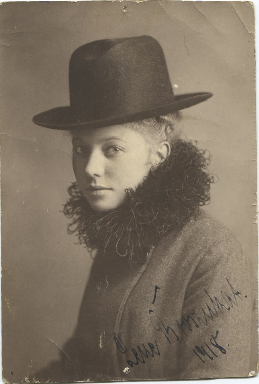 عتيق، صورة، النساء، قبعة، طوق الفراء، 1918، لين، بروسزوكات، بني داكن، الاستوديو، تصوير
