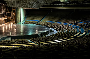 โรงละครเปล่า, เวทีวงกลม, ที่นั่งย้อนยุค, หอประชุม, เปิดไฟ, ยามค่ำคืน, สถานที่ขนาดใหญ่, ที่นั่งว่างเปล่า, สถานที่ในร่ม, พื้นที่ประสิทธิภาพ, การออกแบบสถาปัตยกรรม
