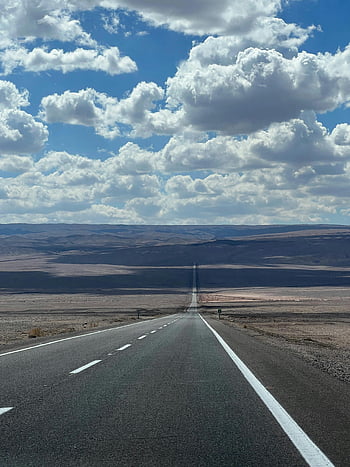 šedá asfaltová cesta, modrá obloha, zatažené obloze, pouště atacama, san pedro de atacama, Chile, nekonečná dálnice, pouštní krajina, výlet, cestovní fotografie, pohled