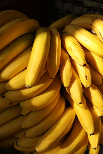 keltaiset banaanit, lähikuva, Tuoreet banaanit, banaanin rakenne, vilkkaat banaanit, yksityiskohtainen näkymä, banaanipukki, keltainen hedelmä, banaanin eloisuus, banaani lähikuva, banana detail