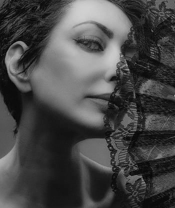 dziewczynka, Twarz, makijaż, kosmetyki, fryzura, modelowanie, poza, pozować, fotografia studyjna, monochromia, czarny i biały