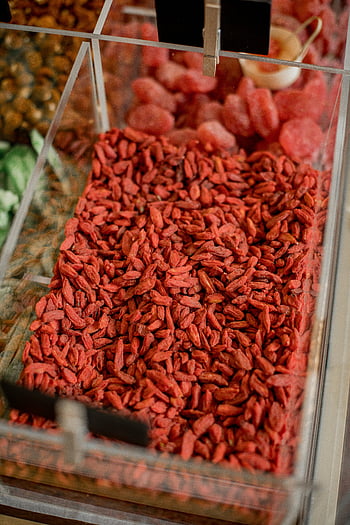 κόκκινα μούρα goji, διαφανές πλαστικό δοχείο, αποξηραμένα φρούτα, δοχείο αγοράς, goji μούρα, αποξηραμένα μούρα goji, καθαρό δοχείο, προβολή της αγοράς, υγιεινά σνακ, αποξηραμένα μούρα, κόκκινα μούρα