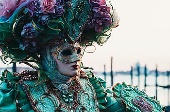 karneval v Benátkách, benátská maškaráda, Květinová čelenka, složitý kostým, benátská maska, žena v kostýmu, Benátky, karnevalový kostým, Maškaráda, květinový kostým, benátská čelenka