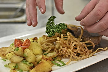 jídlo, kuchyně, cibulová pečeně, tělo, cibule, smažené brambory, kuchařka, restaurace, dobrou chuť, obědvat, výživa