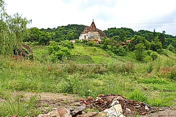 evangelická církev, Moardas, gotický styl, zvonice, Střecha ve tvaru pyramidy, oltář, Samuel Matz, práce na ochraně přírody, Old Saxon Village, 14. století, orgán