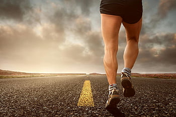 lavvinkelfotografering, mand walking, asfaltvej, løbers ben, solnedgang, udholdenhed, udendørs fitness, uddannelse, Vejkørsel, fitness træning, udendørs træning