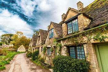 Casas viejas, circunferencia, cabañas con encanto, calle pintoresca, bibury, Inglaterra, edificios de piedra, escena rural, casas históricas, la vida del pueblo, arquitectura rural