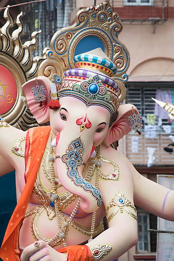 Mumbai Ganesh Chaturthi, Lord Ganesha Idol, Vibrující Ganesha, Festival Ganesh Chaturthi, Bombaj Indie, barevný Ganéša, socha ganesha, indický festival, Dekorace Ganesha, Ganesha šperky, Oslava Ganesha