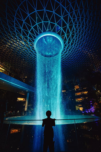 aeroporto gioiello changi, Cascata vorticosa, notte, illuminato, silhouette, persona, Singapore, interno, attrazione, viaggio, punto di riferimento