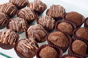 cukroví, čokolády, lanýže, pralinky, čokoládové pralinky, petit fours, bonbóny, čokoládové bonbony, čokoládové lanýže, zachází, dezerty