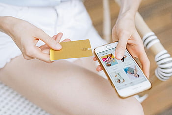las compras en línea, teléfono inteligente, tarjeta de crédito, comercio electronico, compras modernas, de cerca, mujer, pago digital, compras móviles, compra en línea, concepto de comercio electrónico