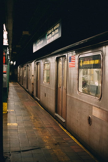 metra new york, stanice metra, městské dopravy, vlak metra, plošina, New York City, metro, vlakové dveře, nástupiště metra, americká vlajka