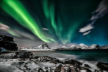Aurora boreale, lasso di tempo, Montagne lofoten, paesaggio innevato, acqua riflettente, cielo notturno, vista panoramica, scenario invernale, Norvegia, meraviglia naturale