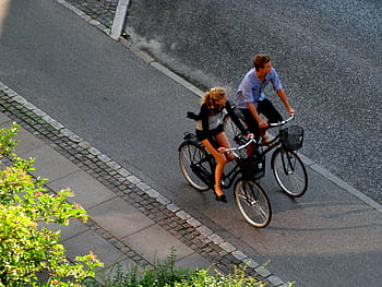 girls on bikes, Copenhagen, cycle chic, style over speed, bicycle, couple, evening, Mikael Colville-Andersen, velopassioncc, street, urban