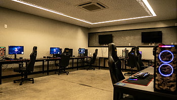게임 룸, 고성능 PC, 게임 의자, 세련된 디자인, 현대적인 게임 설정, 컴퓨터 게임실, 게임 데스크, 게임 모니터, 게임 환경, 게임 공간, 게임 기술