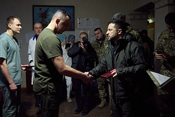 Ukrajina, Region Donetsk, Zelenskyy, Prezident Votodymyr Zelskyy, Vojenská nemocnice, zraněné obránce, lékařská pomoc, Státní ocenění, Frontline Surgical Team, Zranění vojáci, Prezentace cen