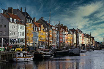 Nyhavn, Koppenhága, színes vízpart, dokkolt hajók, élénk épületek, történelmi épületek, vízparti jelenet, színes épületek, történelmi vízpart, hajók dokkoló, élénk vízparti