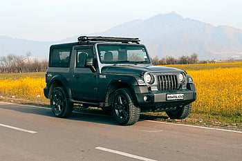 Mahindra Thar, terénním vozidlem, živé pole, čisté nebe, drsné vozidlo, zaparkováno, silnice, hory, žluté květy, venkovní, dobrodružství