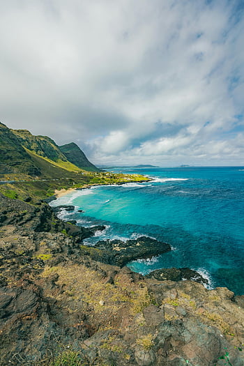 Honolulu, kystlandskab, Levende blåt hav, frodige grønne bakker, overskyet himmel, grønne bjerg, krop af vand, betagende udsigt, tropisk natur, havudsigt, naturlige skønhed