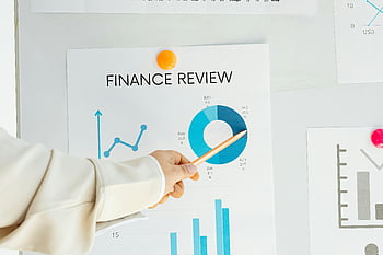finansiell granskning, whiteboard, handpekande, finansrapport, diagram och grafer, närbild, finansdata, Affärsanalys, kontorsinställning, finansiell planering, presentationsverktyg