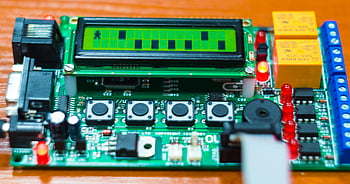 녹색 PCB, 액정 화면, 전자 회로, 마이크로컨트롤러 보드, 디지털 디스플레이, 전자 부품, 회로 기판, 전자 기기, 녹색 회로, 전자 프로젝트, 마이크로 컨트롤러