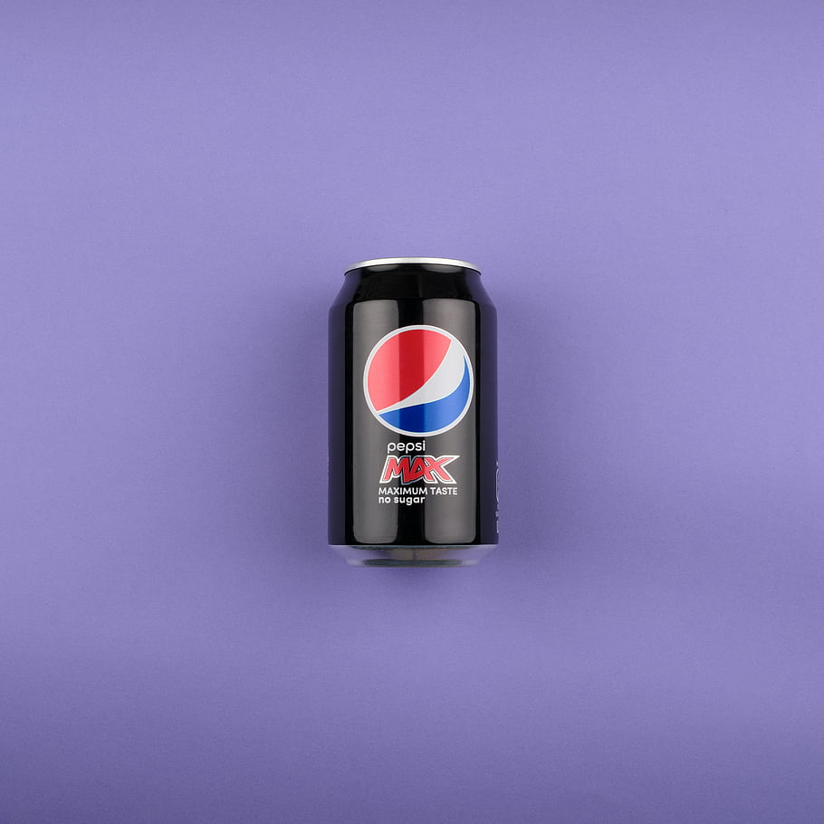 Pepsi Max, plechovka sody, fialový povrch, Minimalistická fotografie, živá fialová, Obrázek reklamy, soda může, Pepsi Max Can, fialové pozadí, žádný cukr, Maximální chuť