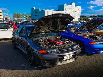 klasické vozy JDM, venkovní auto setkání, Japonská kultura vozidel, otevřené kapoty, kultovní auta, Vozidla JDM, Automobiloví nadšenci, displej motoru, Automobilová akce, Přehlídka aut, klasická auta