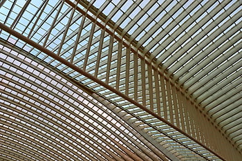 architektonická fotografie, stropní konstrukce, současná architektura, geometrické vzory, Moderní designové prvky, Architektonická střecha, Vzhled interiéru, strukturální design, architektonické detaily, stropní vzory, moderní strop