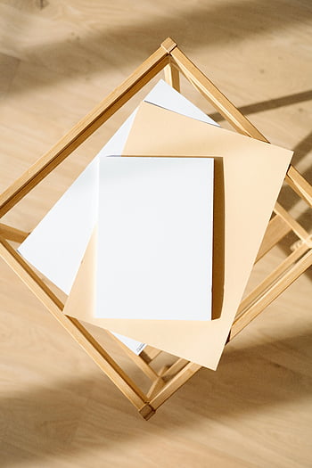 tyhjä paperi, puinen pöytä, minimalistinen muotoilu, pinottu paperit, simulaatiot, suunnitteluesitykset, tyylikäs, valkoinen paperi, Beige paperi, puinen kehys, esityksen asetukset