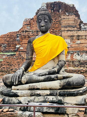 Ancient Buddha Statue, Wat Phra Mahathat Temple, Phra Nakhon Si, Ayutthaya Historical Park, Thailand, Historic Buddha statue, yellow cloth, Ayutthaya, Wat Mahathat