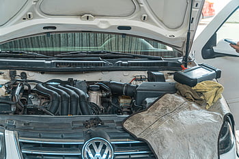 volkswagen, motore dell'auto, vano motore, riparazione, box auto, utensili, apparecchiatura diagnostica, avvicinamento, nero e argento, Manutenzione dell'auto, riparazione automobilistica