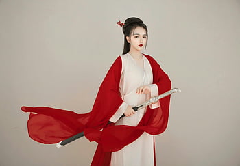asijské ženy, kostým cosplay, červená a bílá, tradiční kostým, meč, Nastavení studia, cosplay, Asijský cosplay, cosplay s mečem, tradiční asijský kostým, studiové fotografie